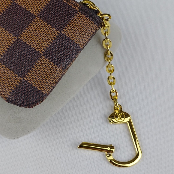 Monogramed Credit Card And Key Chain Case. - Picture 8 of 15